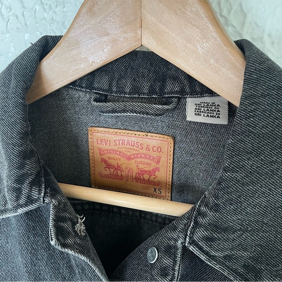 Levi’s Black Trucker Jacket - Picture 3 of 4